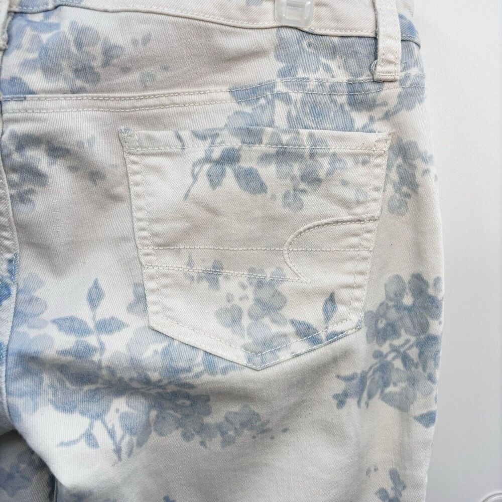 American Eagle white jeans with blue roseso - Picture 6 of 11